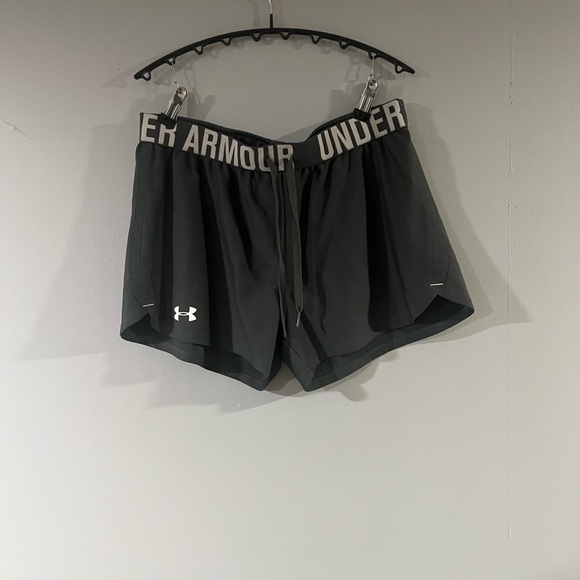 Under Armour Women's Charcoal Athletic Shorts Size Small - Picture 1 of 5